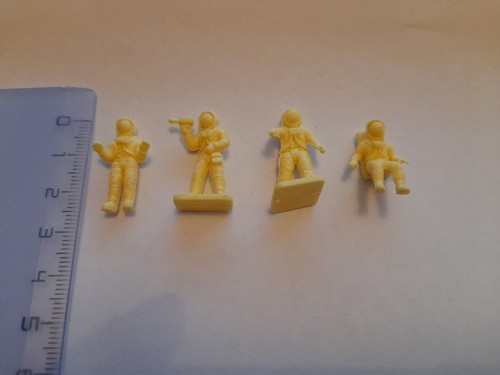 Lot personnages - 4,